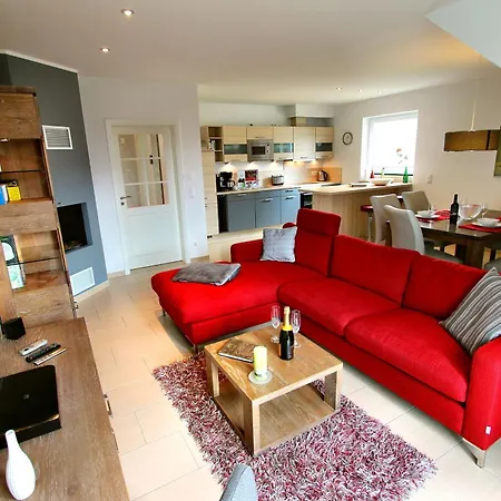 Huegel Maisonette アパート *